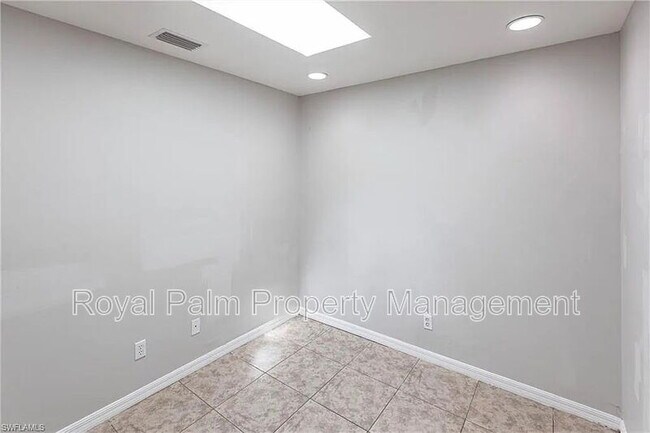 Building Photo - 2130 NE 8th Pl