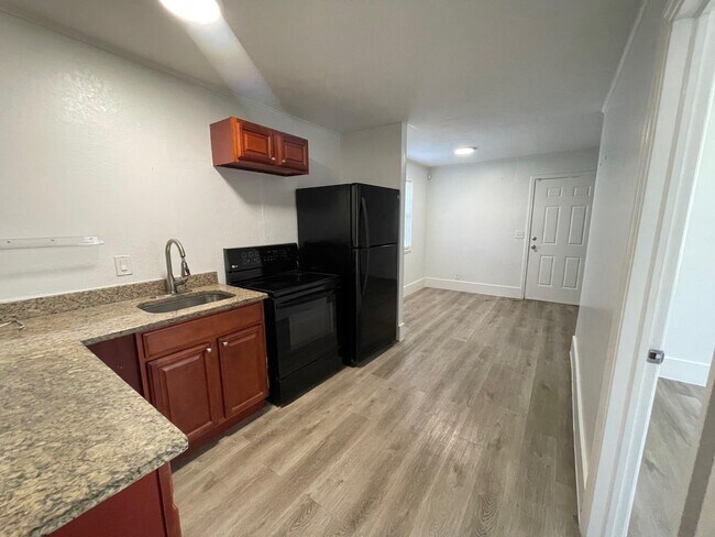 Building Photo - 754 Date Palm Dr