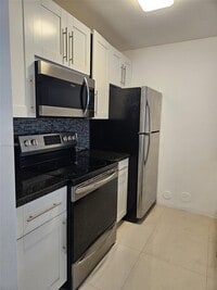 Building Photo - 8180 Geneva Ct