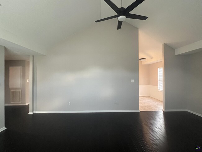 Building Photo - 226 Golden Eagle Dr