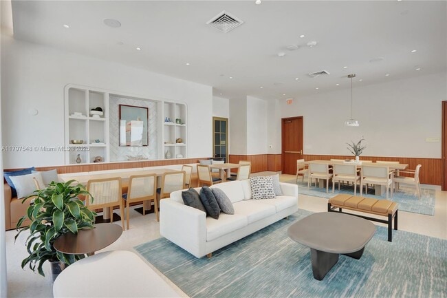 Building Photo - 2655 S Bayshore Dr