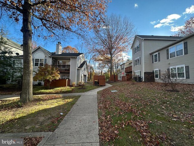 Building Photo - 11445 Deepwood Dr