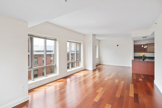 Building Photo - 17 Otis St