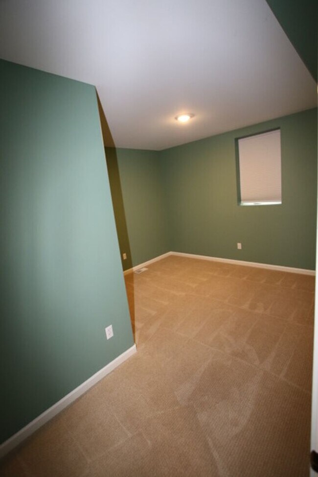 Building Photo - 9010 Sahalee Dr