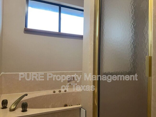 Building Photo - 2004 Walsh Dr