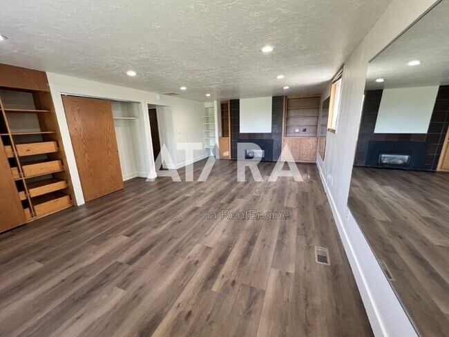 Building Photo - 270 2020 N