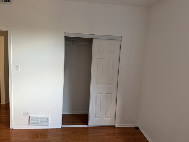 Building Photo - 6108 S Dorchester Ave