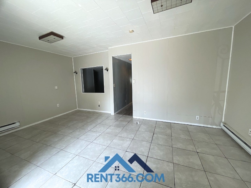 Building Photo - 509 W Centre St