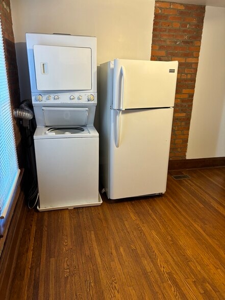Laundry unit & refrigerator - 1360 S High St