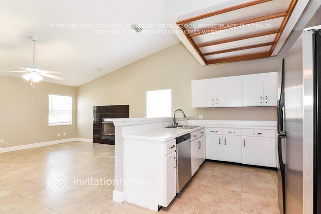 Building Photo - 2806 Mnr Hl Dr
