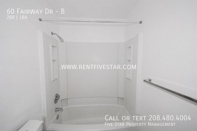 Building Photo - 60 Fairway Dr