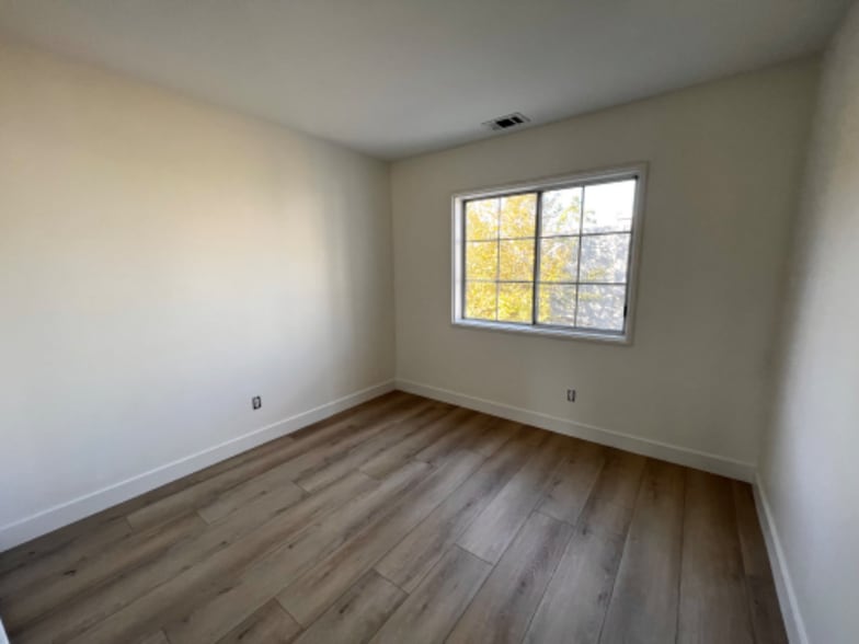 Building Photo - 1131 Mira Lago Ln E
