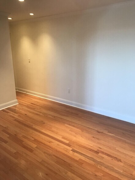 Building Photo - 56 Brattle St