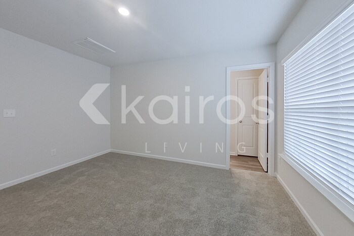 Building Photo - 2201 Banyon Cir
