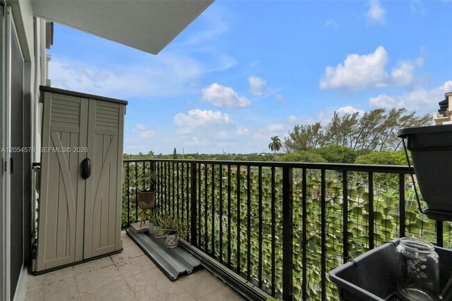 Building Photo - 900 SW 84th Ave