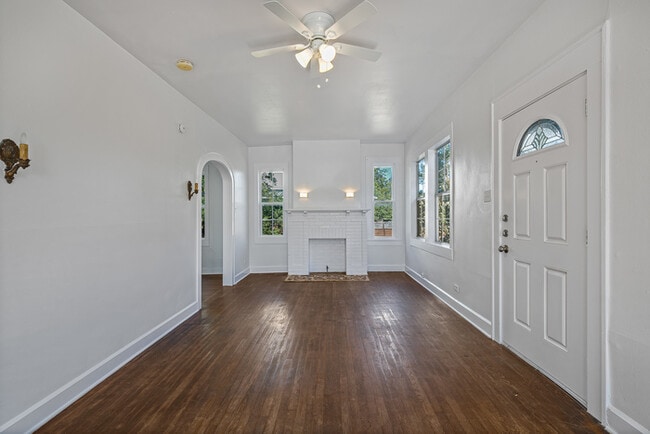 Building Photo - 4414 Red River St