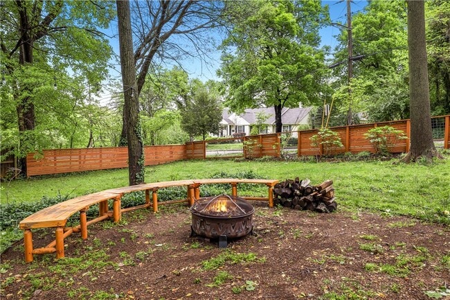 Building Photo - 402 W Ila St