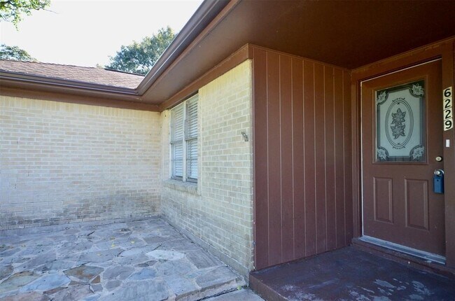 Building Photo - 6229 Tanager St