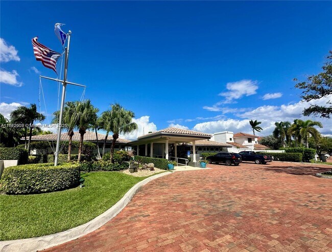 Building Photo - 240 Captains Walk