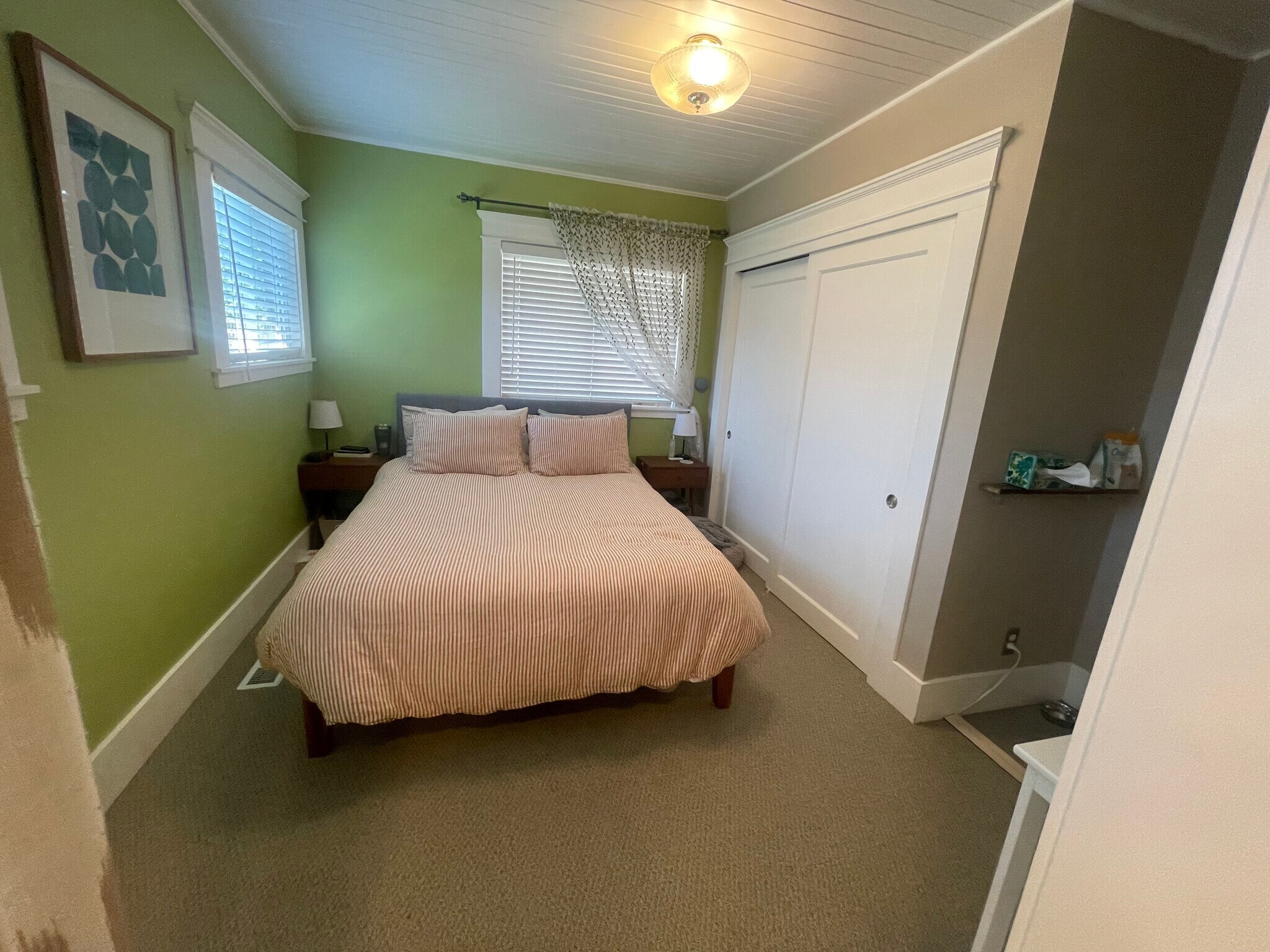 Master bedroom - 824 N Killingsworth Ct