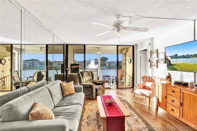 Building Photo - 6114 Coral Lake Dr