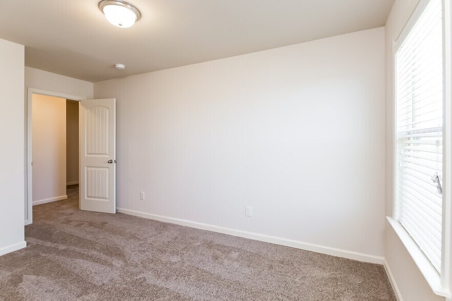 Building Photo - 3221 Puritan Way