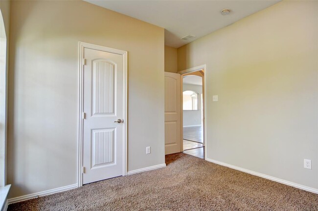 Building Photo - 120 Hamilton Dr