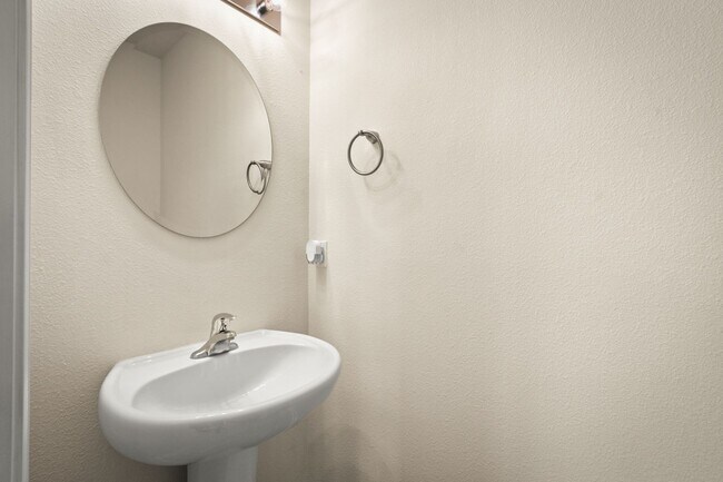Building Photo - Charming 3-Bedroom Townhome for Rent in Wh...