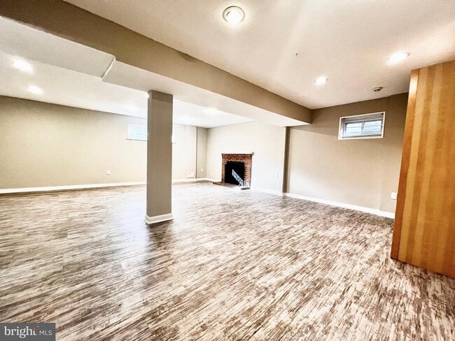 Building Photo - 5719 Rossmore Dr