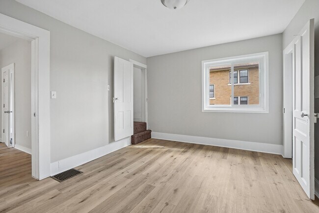 Building Photo - 906 State St