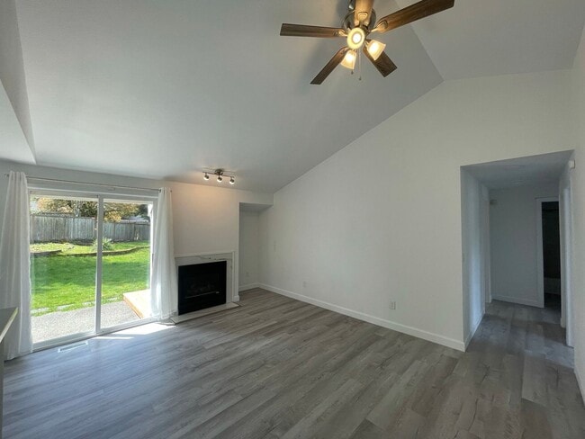 Building Photo - 38019 24th Ct S