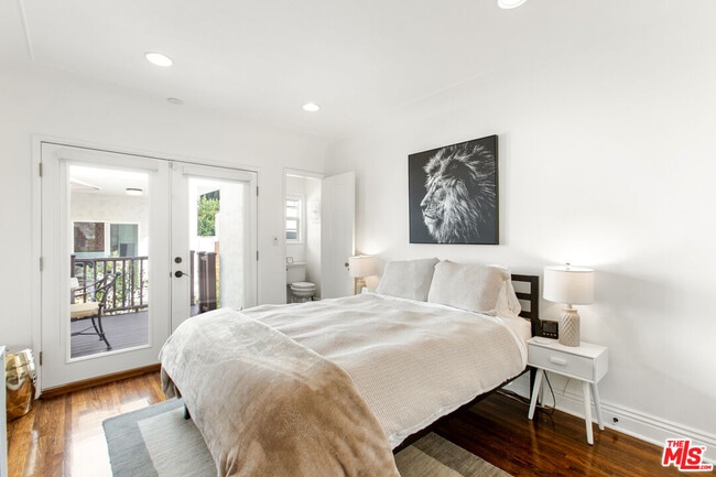 Building Photo - 460-460 N Alfred St