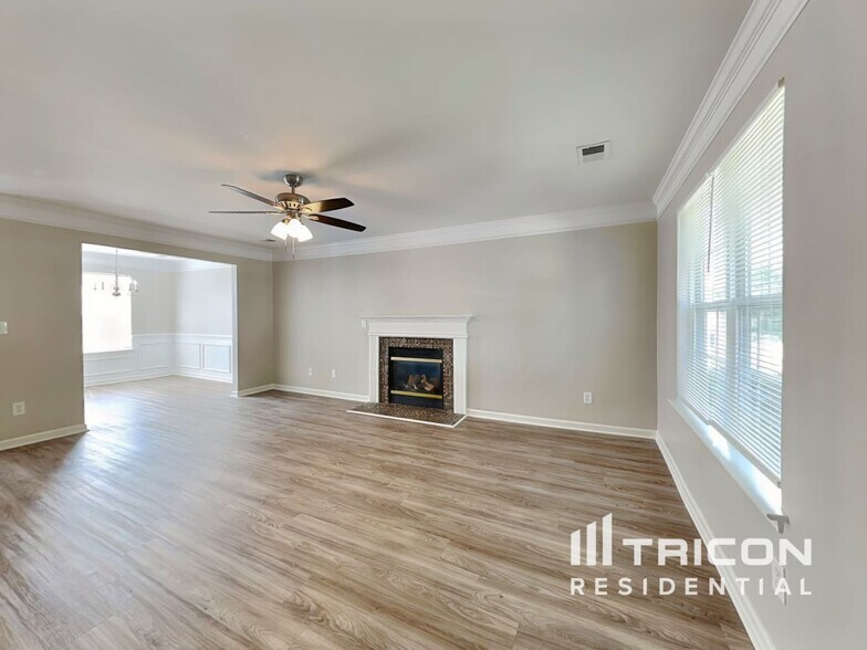 Building Photo - 146 Madelia Pl