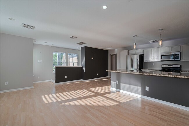 Building Photo - 1101 Saulnier St