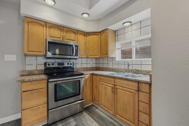 Building Photo - 3208 Dobson St