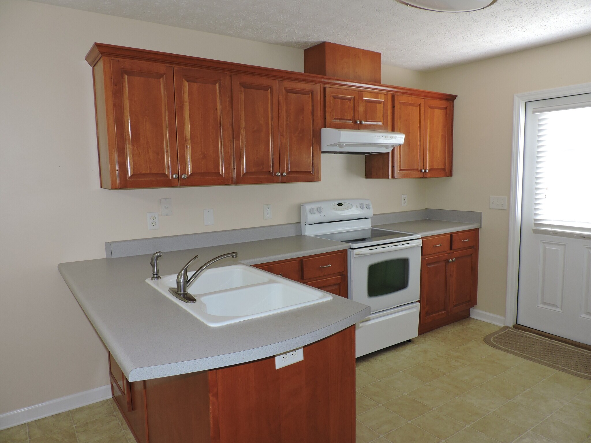 Building Photo - 121 Half Acre Ln