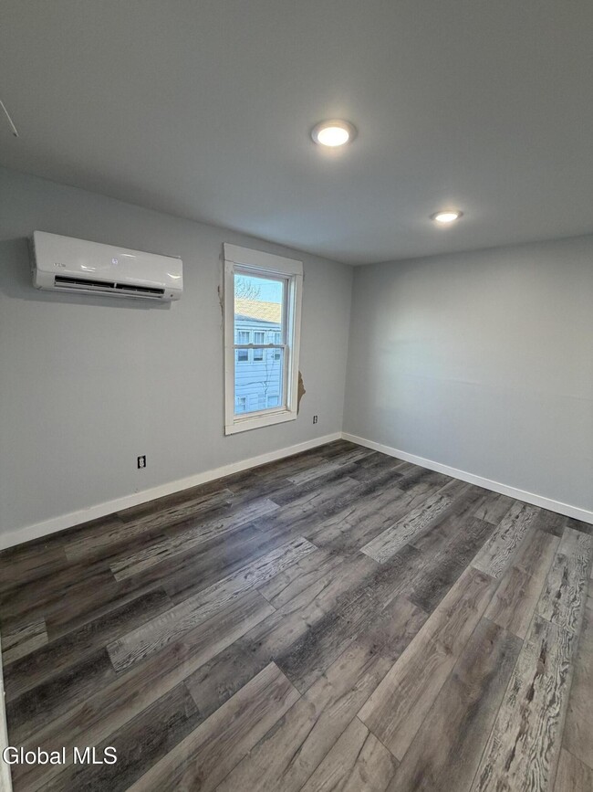 Building Photo - 1804 3rd Ave