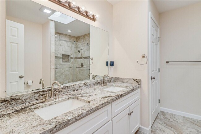 Building Photo - 7314 Ottawa Cir