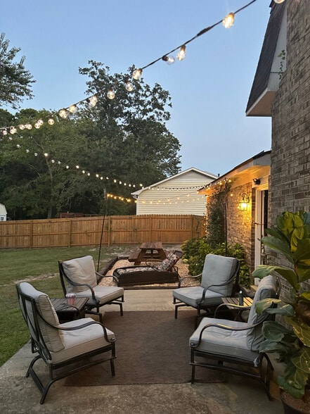 Building Photo - 6204 Lake Trail Dr