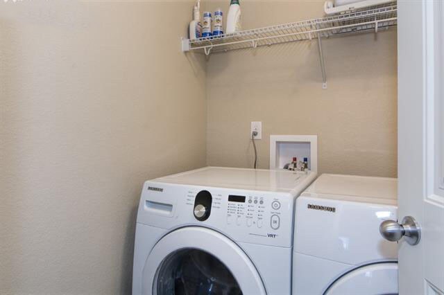 Building Photo - Excellent Town Home 3 Bedroom 2.5 Bath hom...