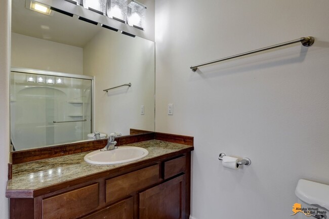 Building Photo - Spacious 2-Bedroom, 2-Bathroom Condo for R...