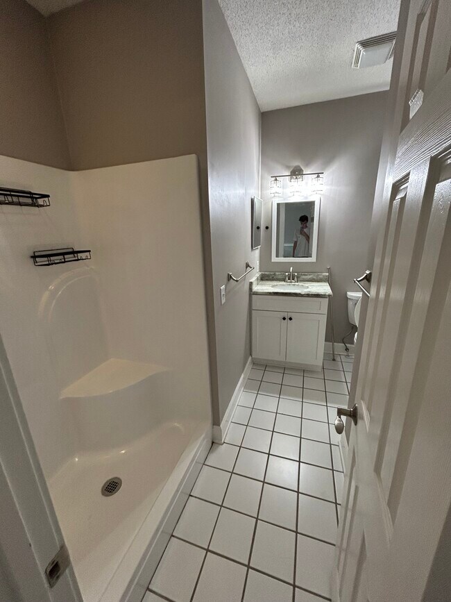 Building Photo - 4665 Wild Iris Dr