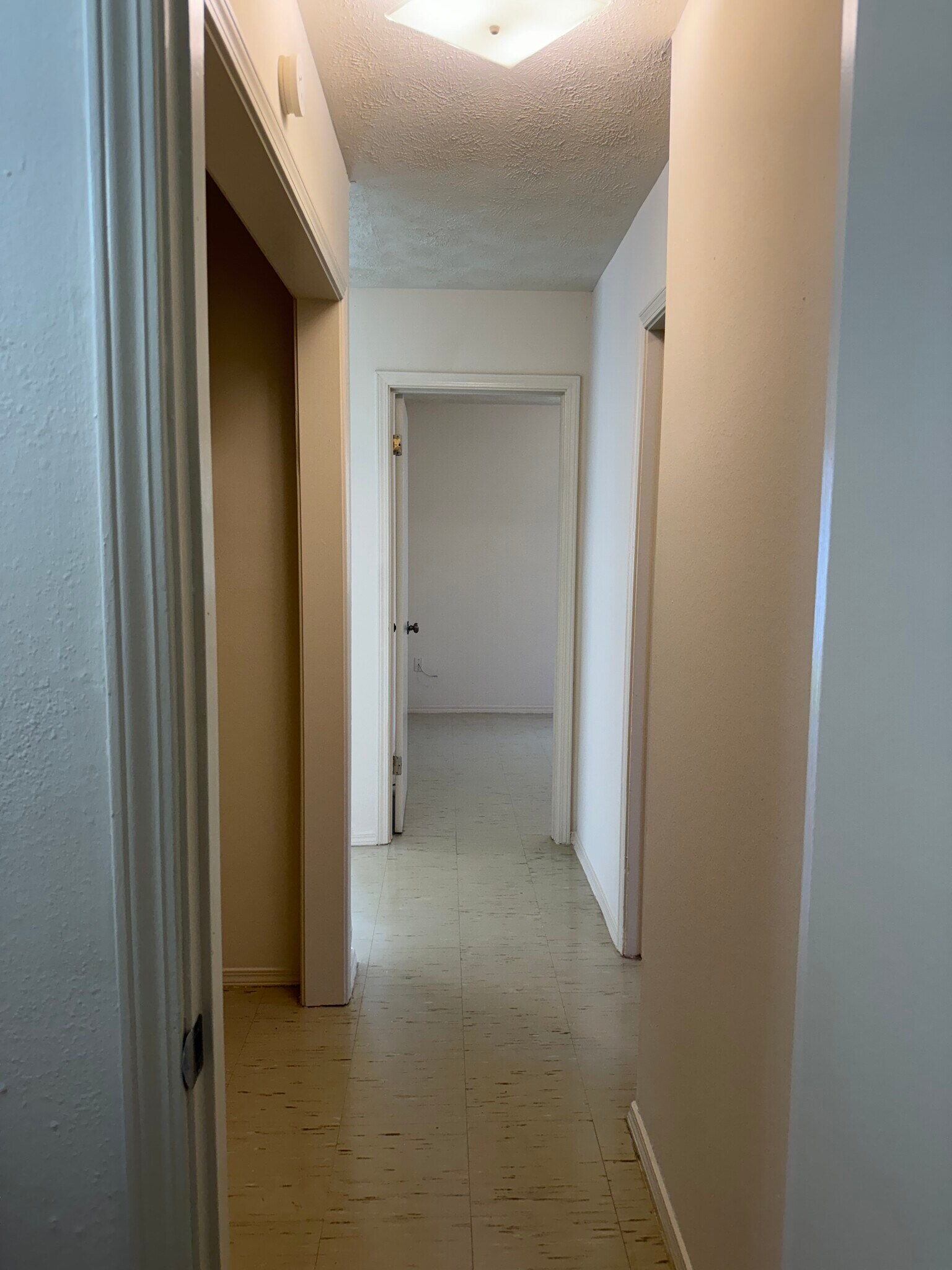 Building Photo - 109 Upsilon St