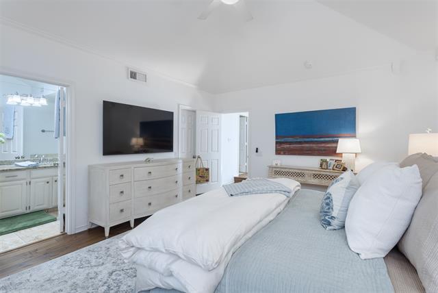 Building Photo - 5950 Lindenshire Ln