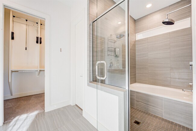 Building Photo - 2333 Sperber Ln