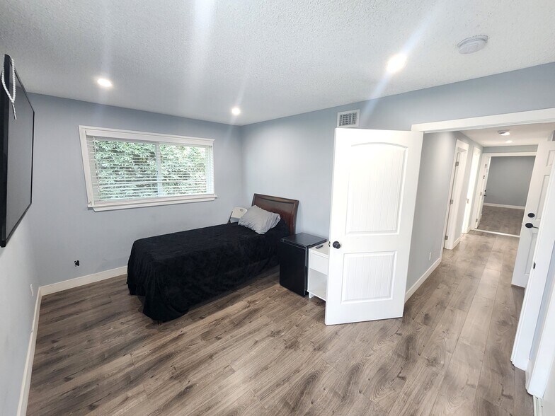 Building Photo - 11665 Babbitt Ave