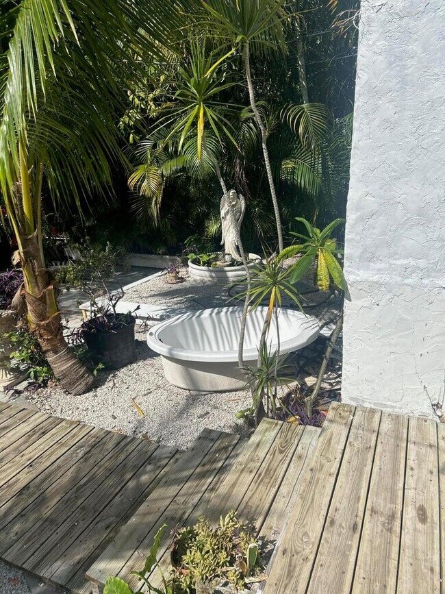 Building Photo - 820 30th St