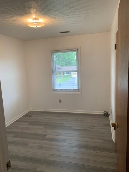 Building Photo - 106 Maywood St