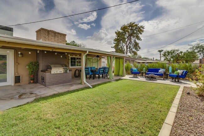 Building Photo - 1918 E Palmcroft Dr