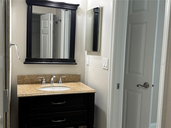 Building Photo - 230 Sun Vista Ct N